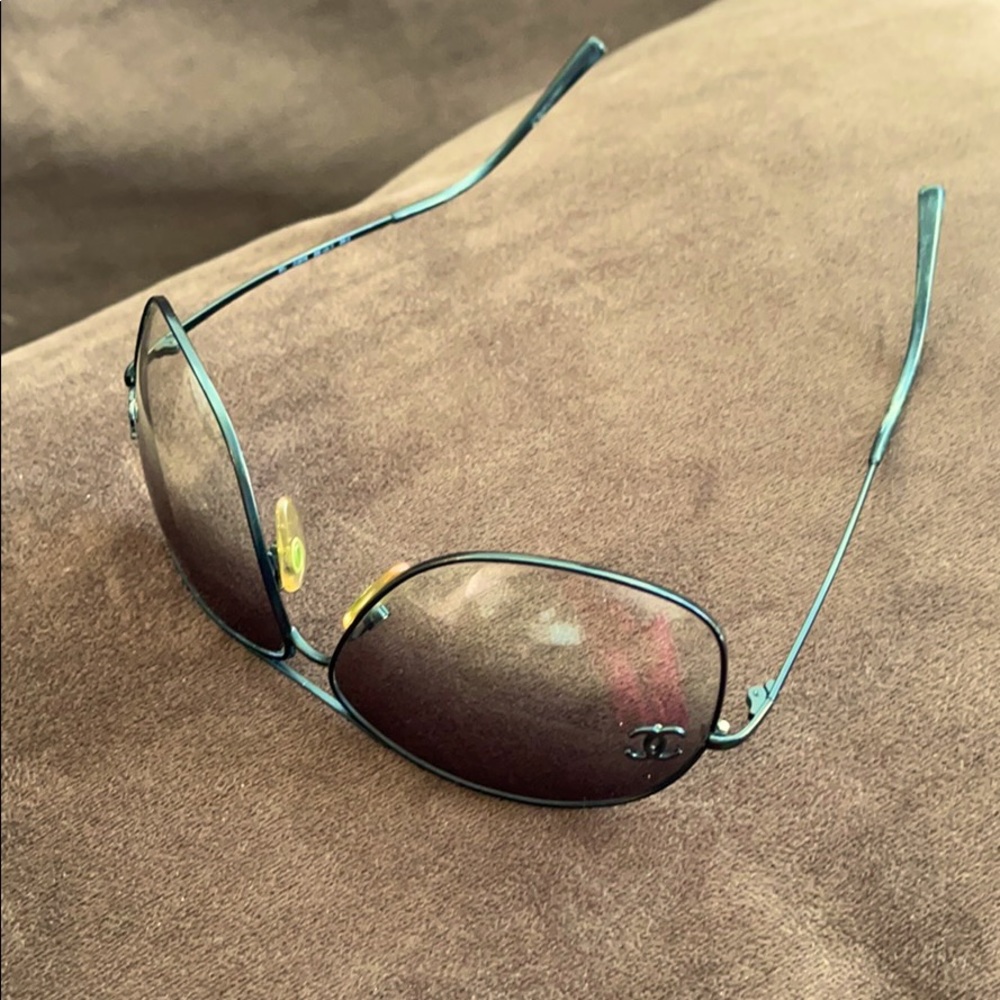 Chanel Aviator Sunglasses - Picture 9 of 16